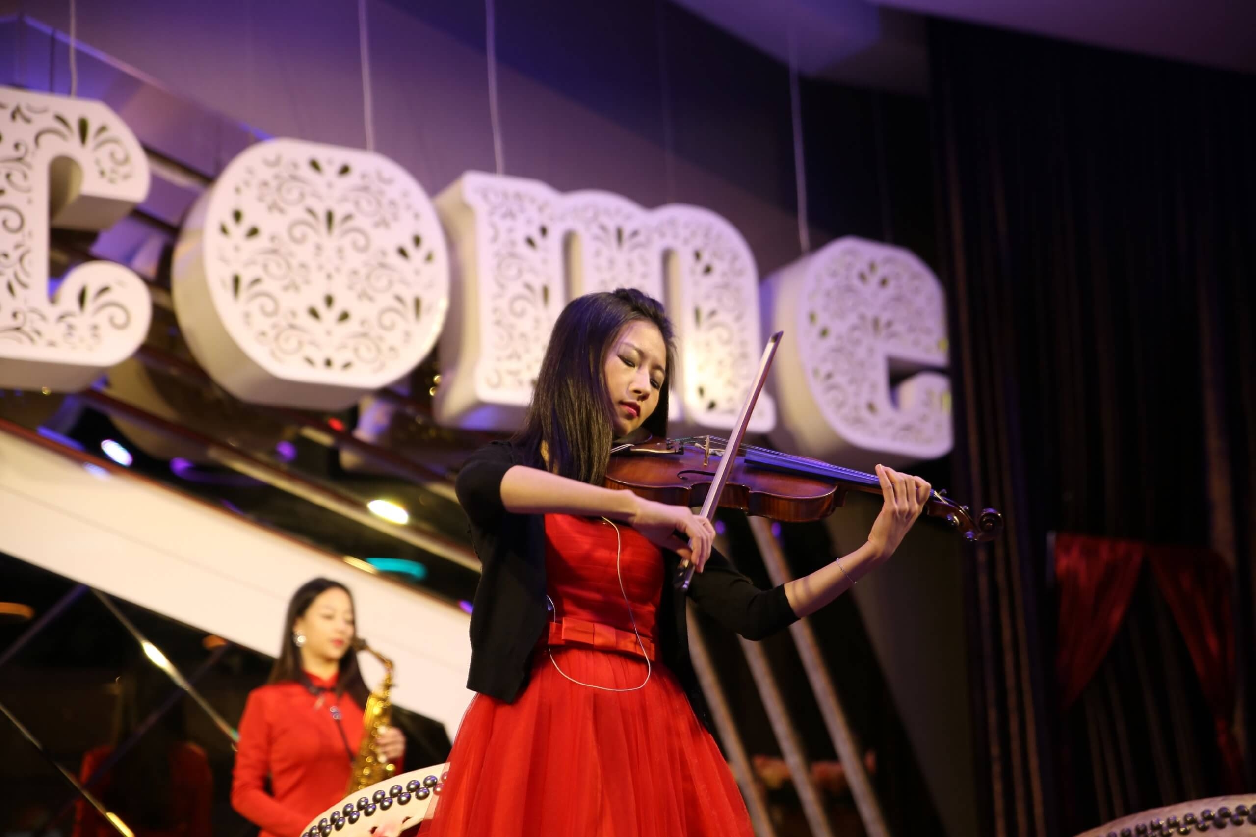現場樂團演唱演奏